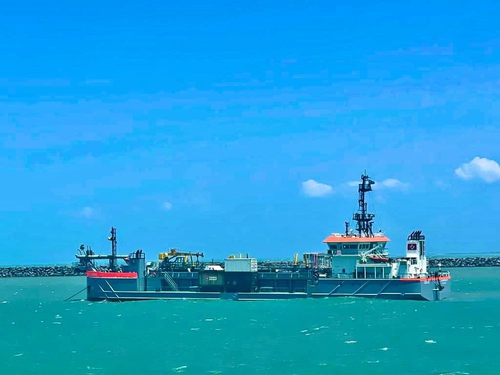 Título: Porto de Luís Correia recebe segunda draga e acelera obra de dragagem, Link: https://www.pi.gov.br/noticia/porto-de-luis-correia-recebe-segunda-draga-e-acelera-obra-de-dragagem