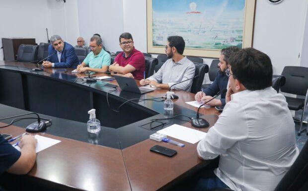 Rafael Fonteles em reunião com o secretariado