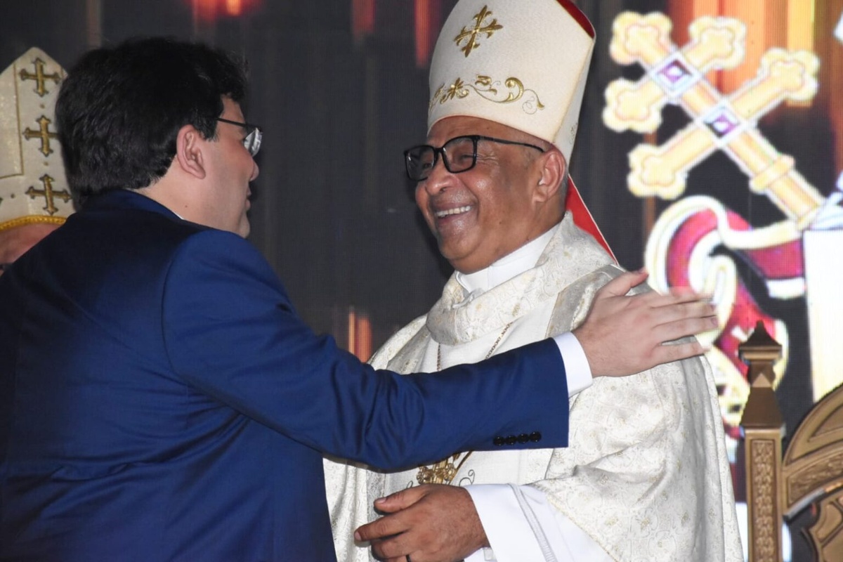 Rafael Fonteles participa da posse do novo arcebispo de Teresina e reforça parceria com a igreja católica