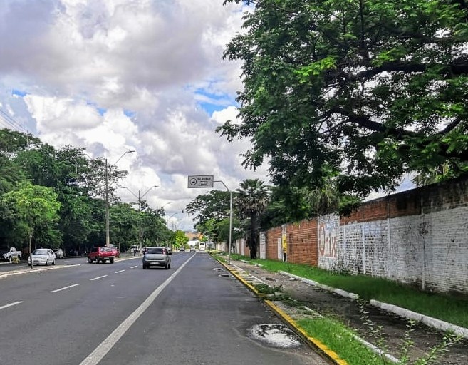 Faixa exclusiva para ônibus