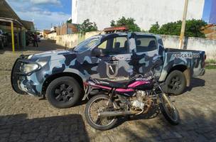 Polícia Militar efetua a prisão de homem por tráfico de drogas em Jacobina do Piauí (Foto: Divulgação)