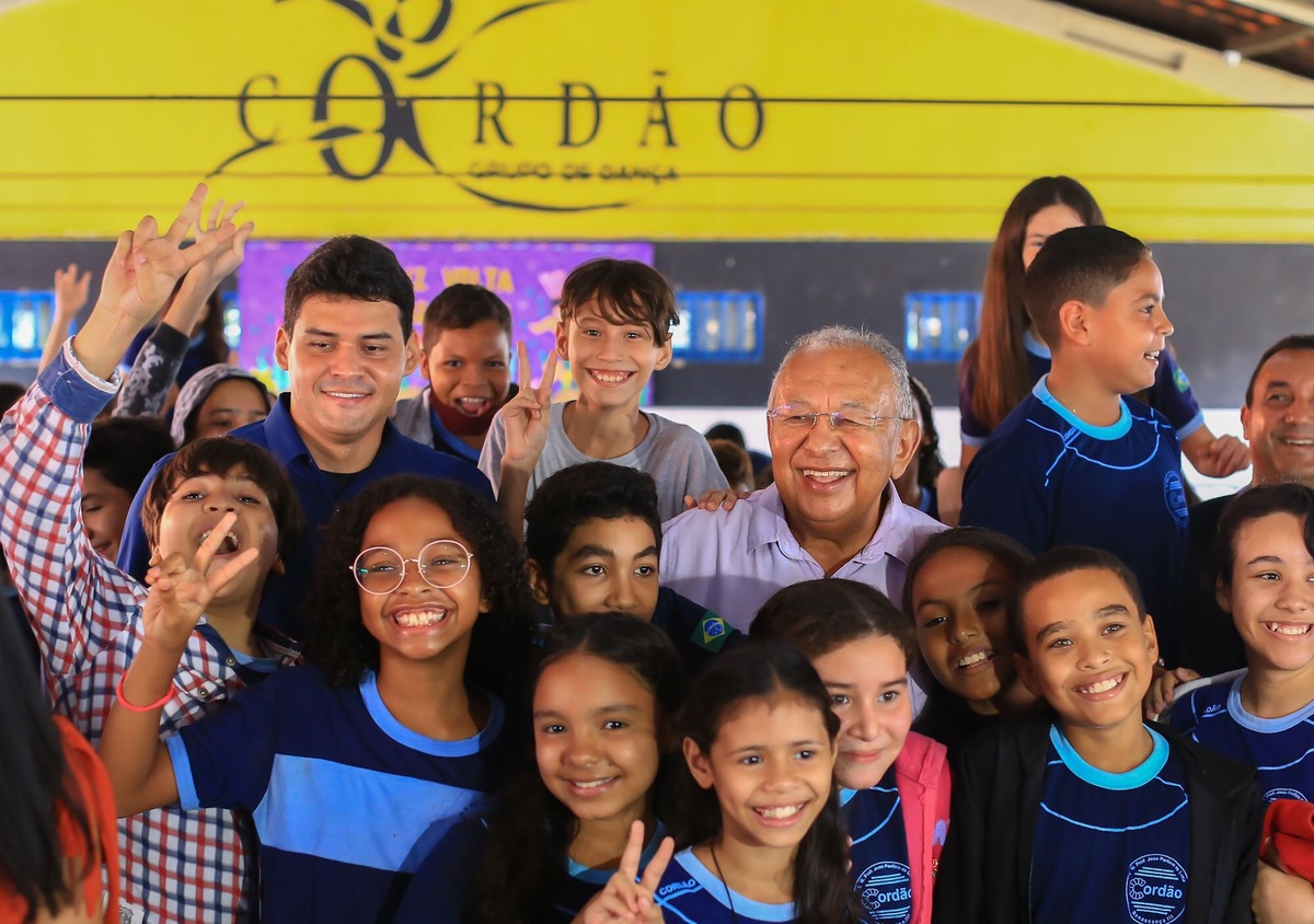 Prefeito Dr. Pessoa visita escolas na zona Sudeste de Teresina na abertura do ano letivo