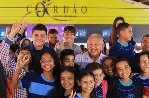 Prefeito Dr. Pessoa visita escolas na zona Sudeste de Teresina na abertura do ano letivo (Foto: Divulgação)