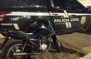 Moto roubada apreendida em blitz (Foto: Divulgação)