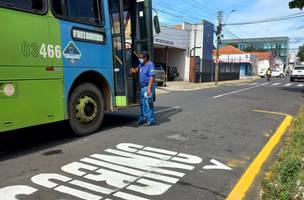 Prefeitura de Teresina instala duas paradas de ônibus na rua Areolino de Abreu (Foto: Divulgação)