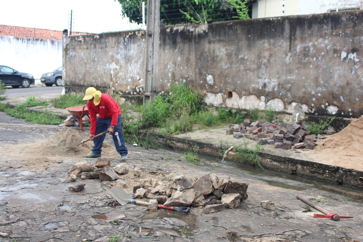 SAAD Sul realiza reparo de pavimento no bairro São Pedro