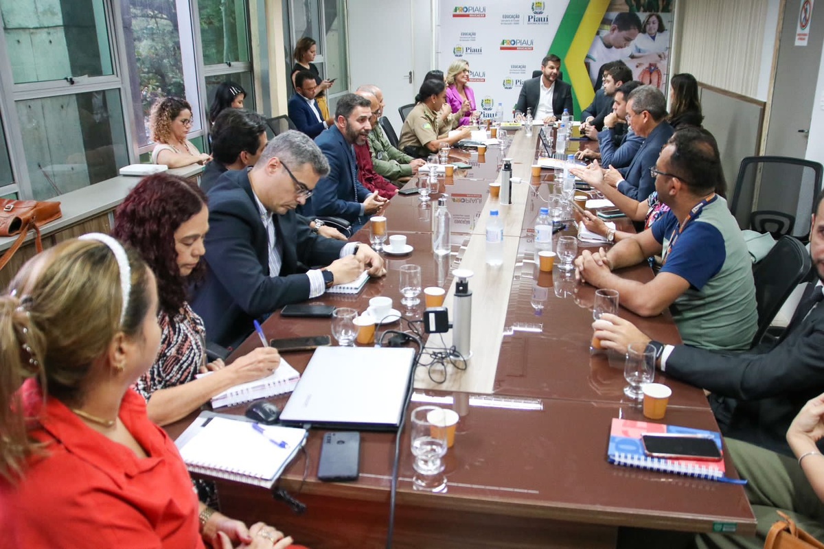 Secretarias de Educação e Segurança Pública criam Grupo de Trabalho para promover a segurança e a cultura de paz nas escolas