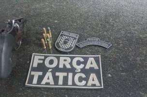 Arma apreendida com o homem (Foto: Divulgação)