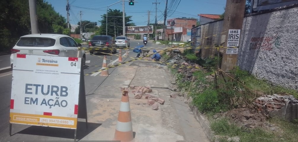 Obra da Prefeitura evitará o acúmulo de água na avenida dos Expedicionários; asfalto também será recuperado