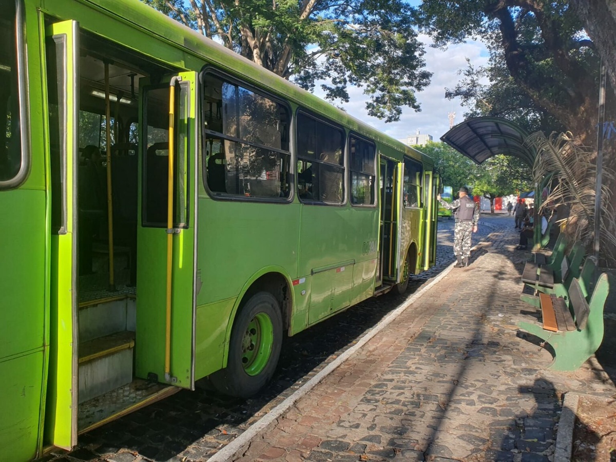 PM intensifica policiamento em paradas de ônibus e transporte coletivo de Teresina