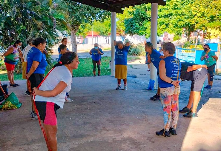 É uma terapia corporal inspirada em movimentos, músicas e gestos da capoeira