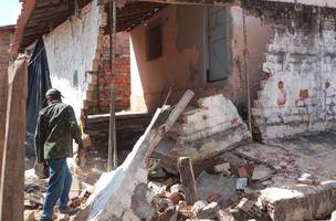 Obra de reestruturação após incidente em residência na Vila Santa Cruz, zona Sul de Teresina. Foto (Ascom/SAAD Sul). (Foto: Divulgação)