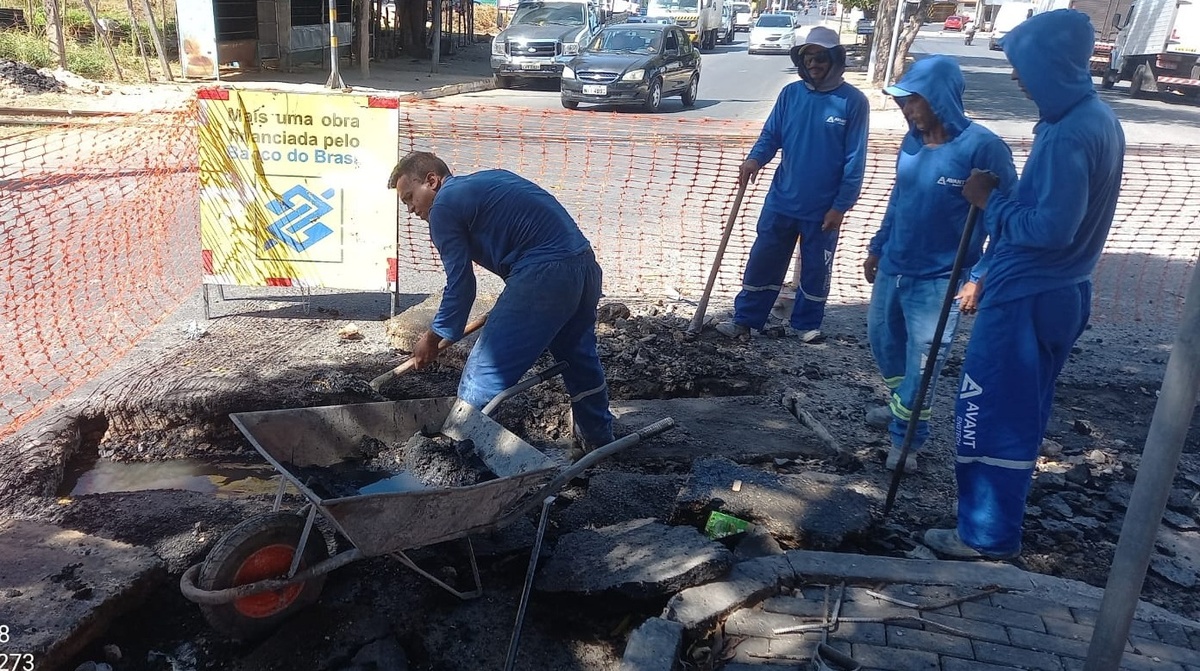 Prefeitura de Teresina executa obra de drenagem na avenida Joaquim Nelson