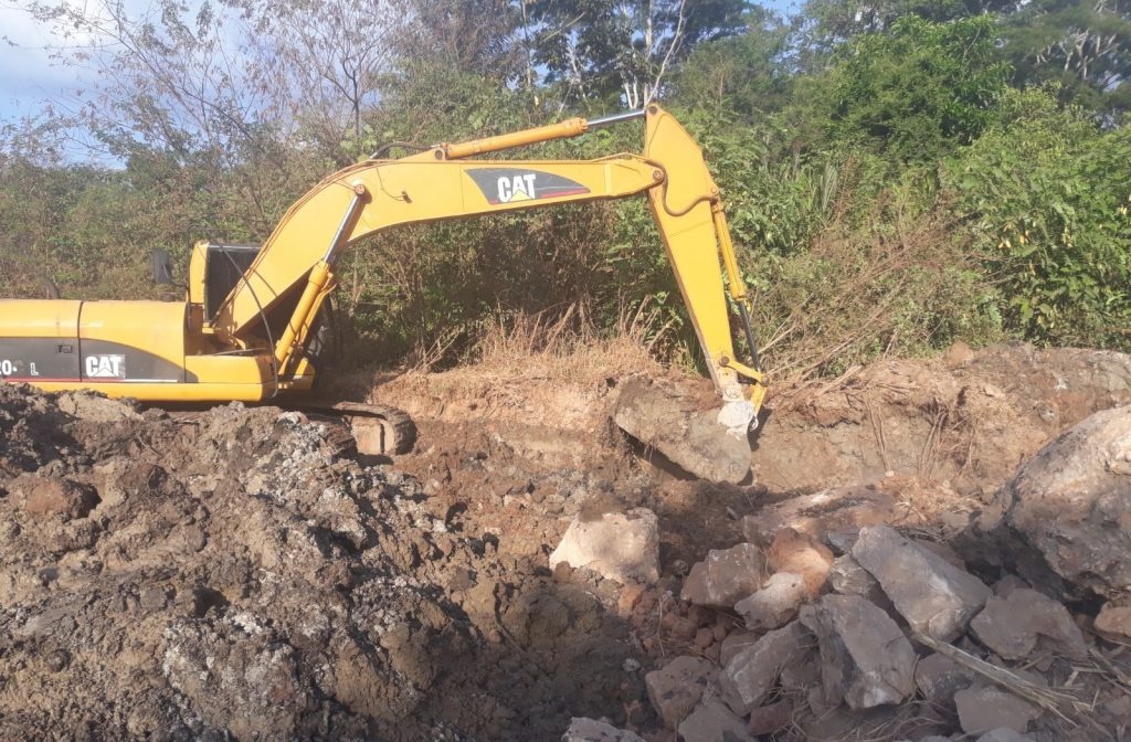 Obra de drenagem na avenida Dom Hélder Câmara, zona Leste de Teresina