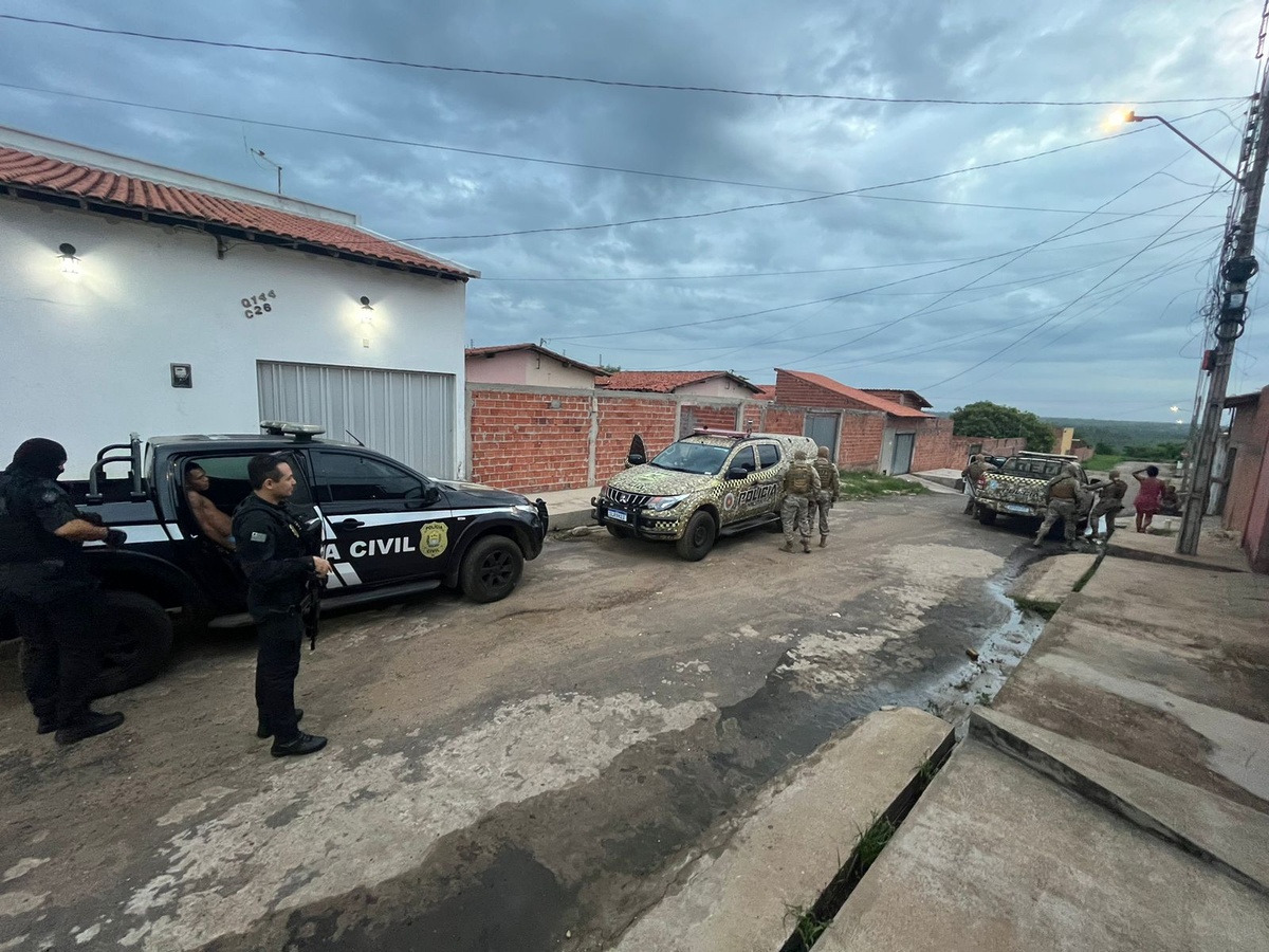 Polícia cumpre mandados contra membros de facção criminosa em Teresina