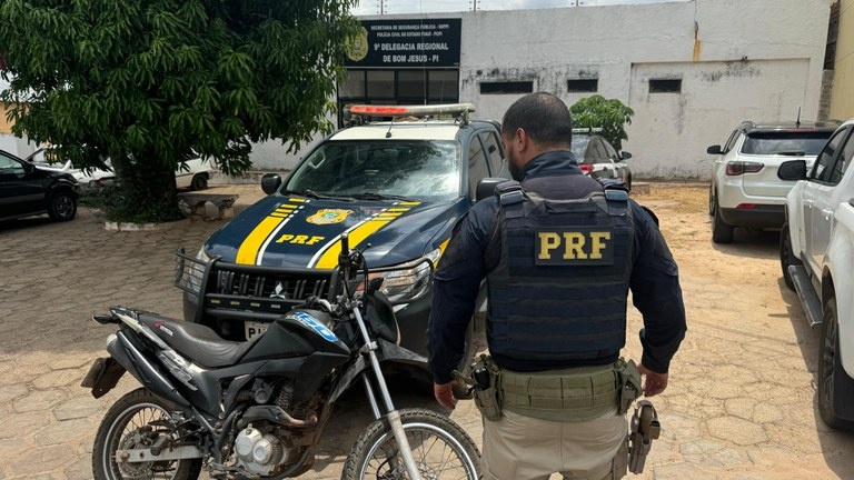 PRF no Piauí prende homem por receptação de veículo roubado no Piauí