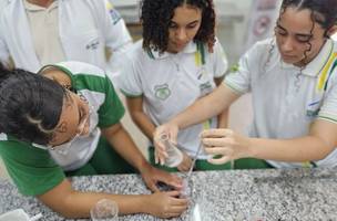 Professor e alunos de Ceti criam repelente natural contra mosquito da dengue (Foto: Divulgação)