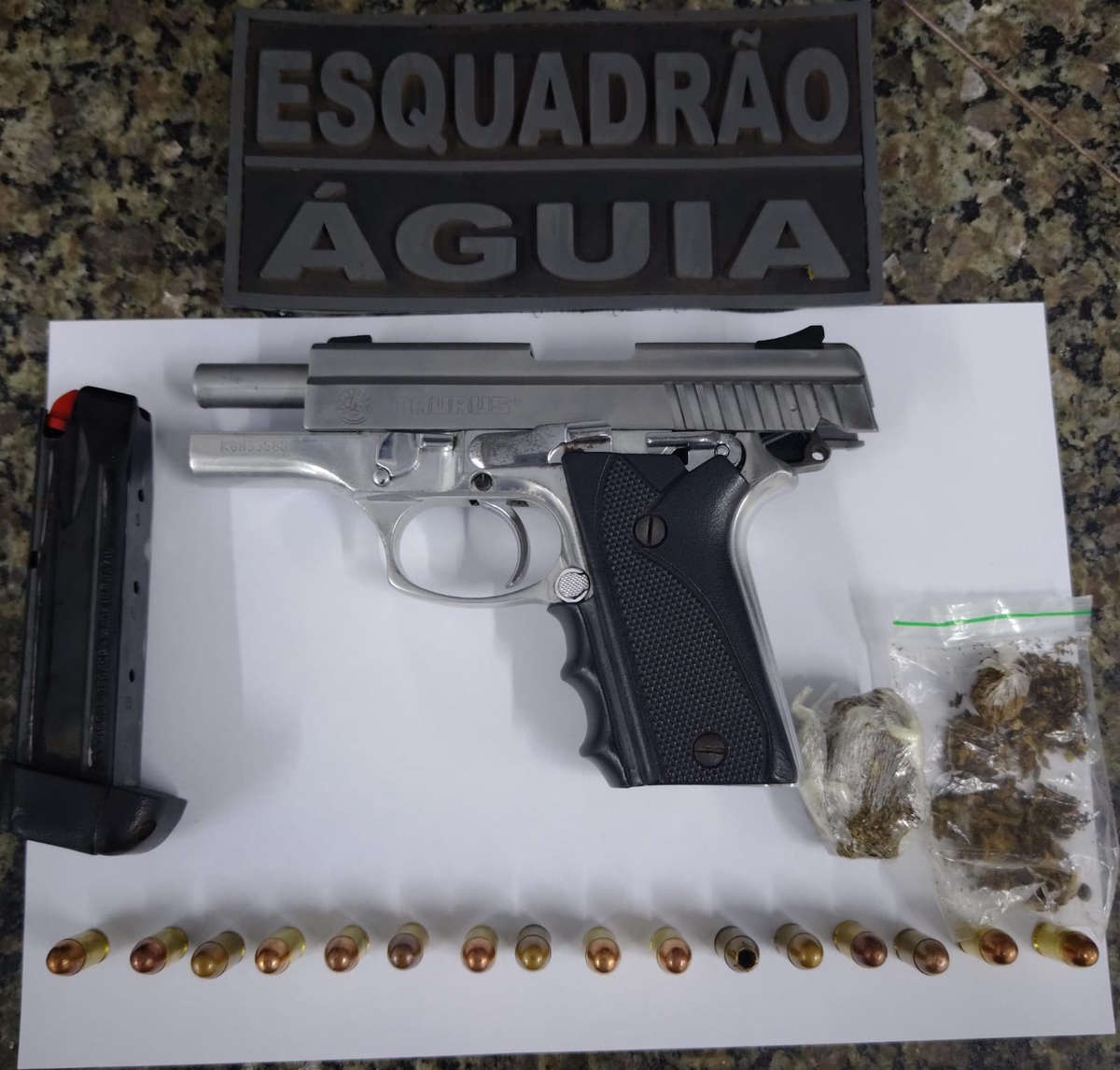 Homem é preso após ser flagrado com arma e maconha em Timon