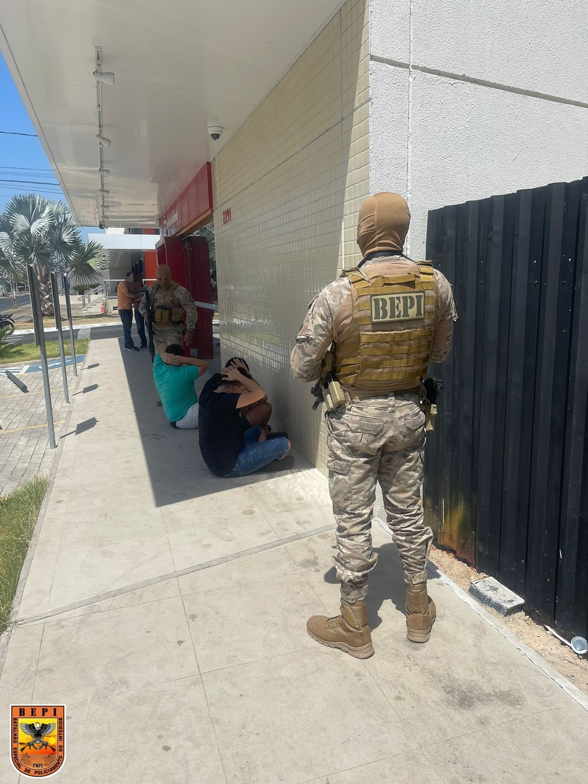 PM prende indivíduos suspeitos de golpes em agências bancárias de Teresina