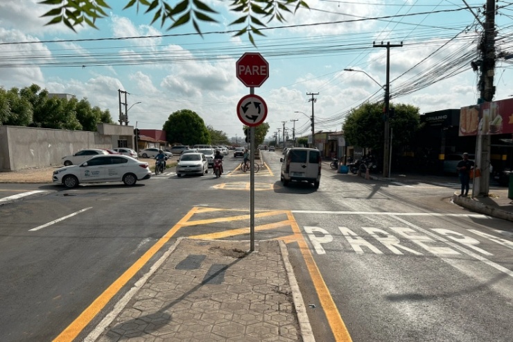 Prefeitura implanta rotatória na Avenida Luís Firmino de Sousa em Timon