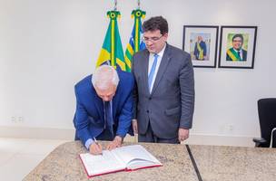 Rafael Fonteles transmite cargo para cumprir missão oficial em Portugal (Foto: Divulgação)