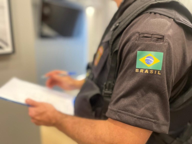 PF prende homem por fingir ser criança e cometer abuso sexual na internet