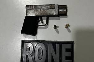 Polícia apreende arma de fogo caseira e prende dupla suspeita na zona Norte (Foto: Divulgação)