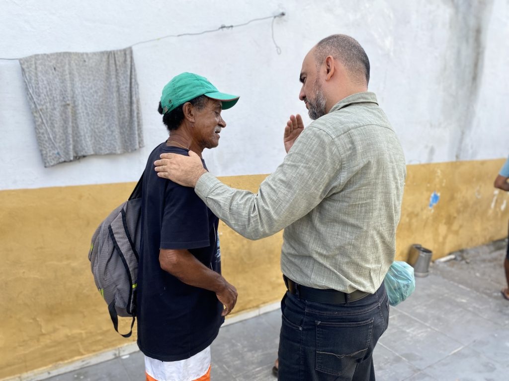 Dobra número de atendimentos para população em situação de rua