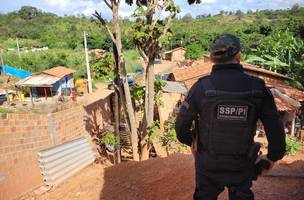 Acusados de tráfico de drogas são presos durante operação (Foto: Divulgação)