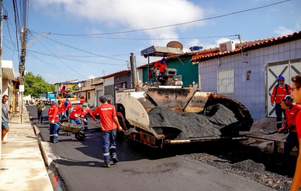 Avenida Noé Mendes e 1º de Maio estão na programação de recuperação asfáltica