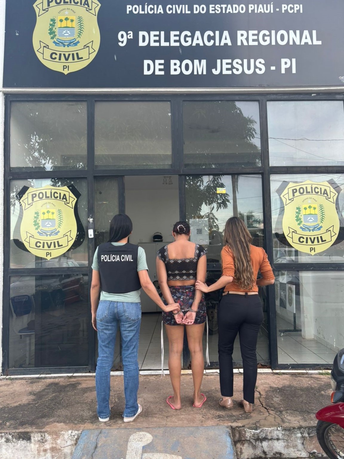 Polícia prende mulher por organização criminosa e exploração sexual