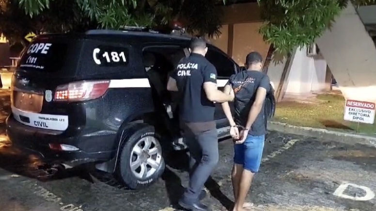 Homem é preso por extorquir mulheres usando perfil falso do cantor Léo Cachorrão