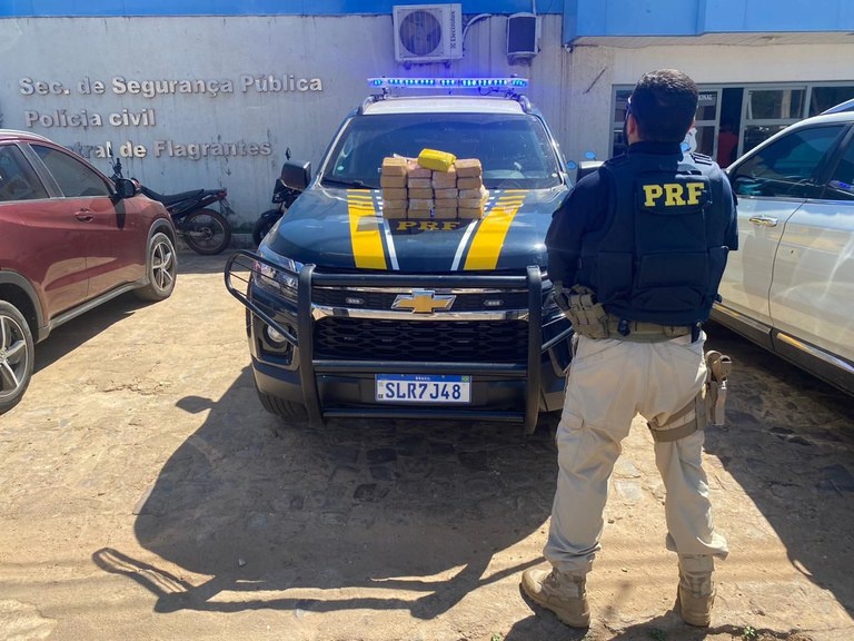 PRF apreende 20 kg de pasta base de cocaína e aproximadamente 1kg de Skunk