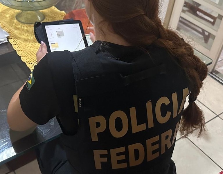 PF prende homem em flagrante por prática de “sextortion” contra adolescente