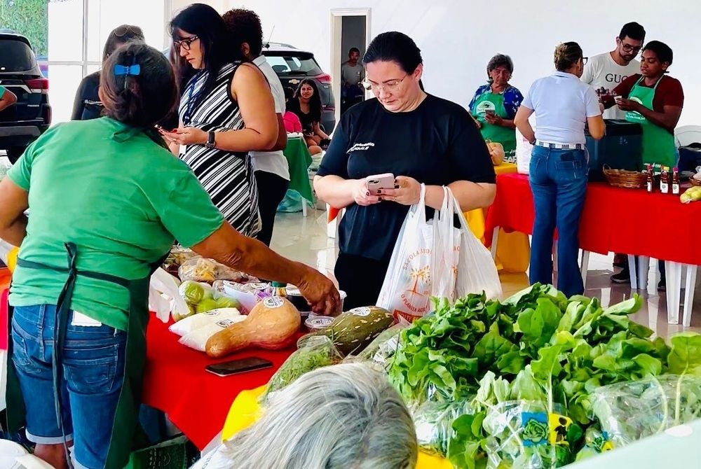 Quitanda da Agricultura Familiar leva produtos saudáveis a concessionária