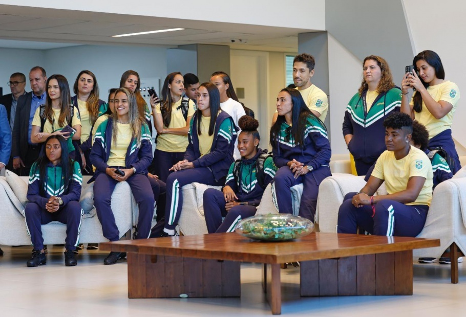 Seleção Feminina embarca para a disputa dos Jogos Olímpicos