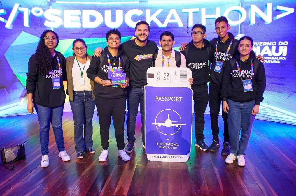 Seduc realiza entrega simbólica de vistos para vencedores do Seduckathon