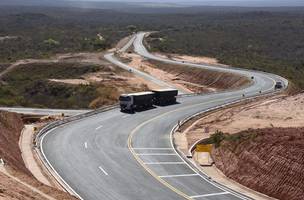 Caminhoneiros e produtores comemoram melhor trafegabilidade na BR-135 (Foto: Divulgação)