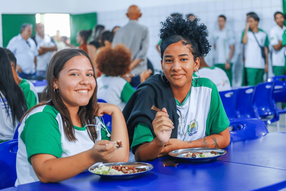 Mel produzido em agricultura familiar incrementa cardápio escolar no Piauí