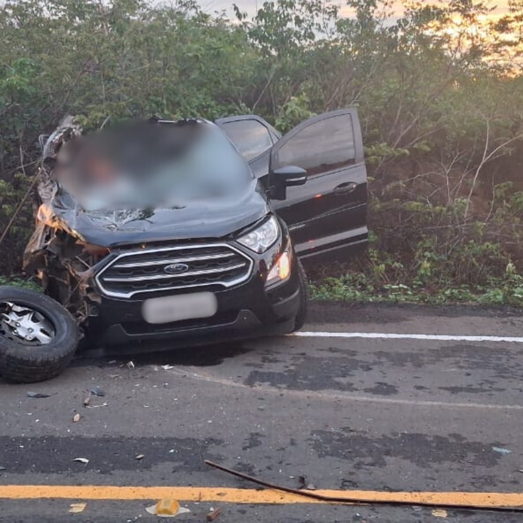 Acidente entre carro e caminhonete mata duas pessoas no Piauí