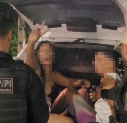 Casal é preso acusado desacatar policiais durante abordagem em Teresina