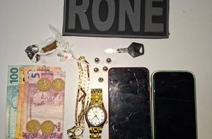 Adolescente é apreendido com drogas, munições e objetos roubados (Foto: Divulgação)