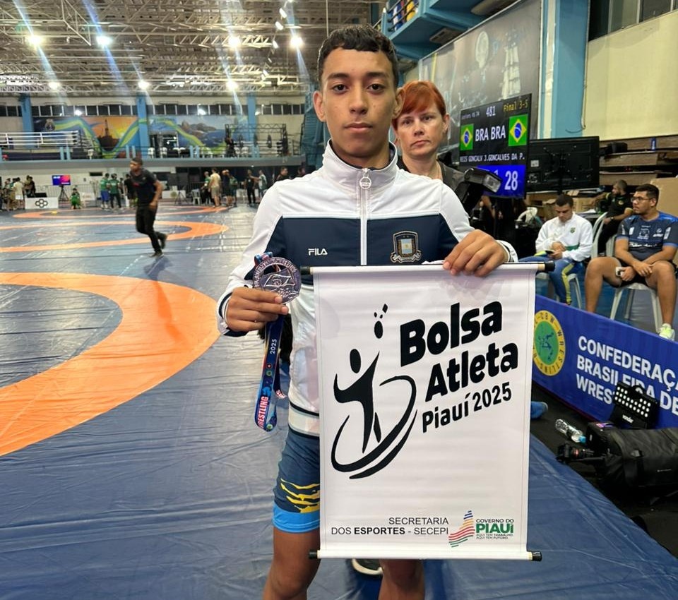 Atleta piauiense conquista prata para o Brasil no Sul-Americano de Wrestling