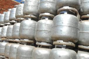 Auxílio Gás de R$ 108 começa a ser pago (Foto: Marcello Casal Jr./Agência Brasil)