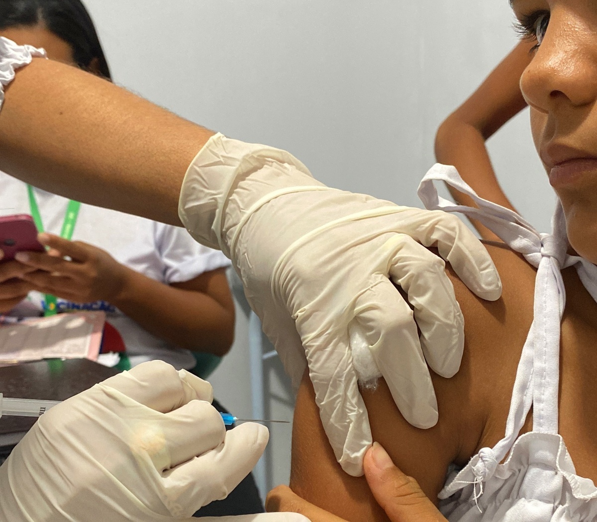 Campanha nacional reforça proteção e incentiva atualização da caderneta vacinal