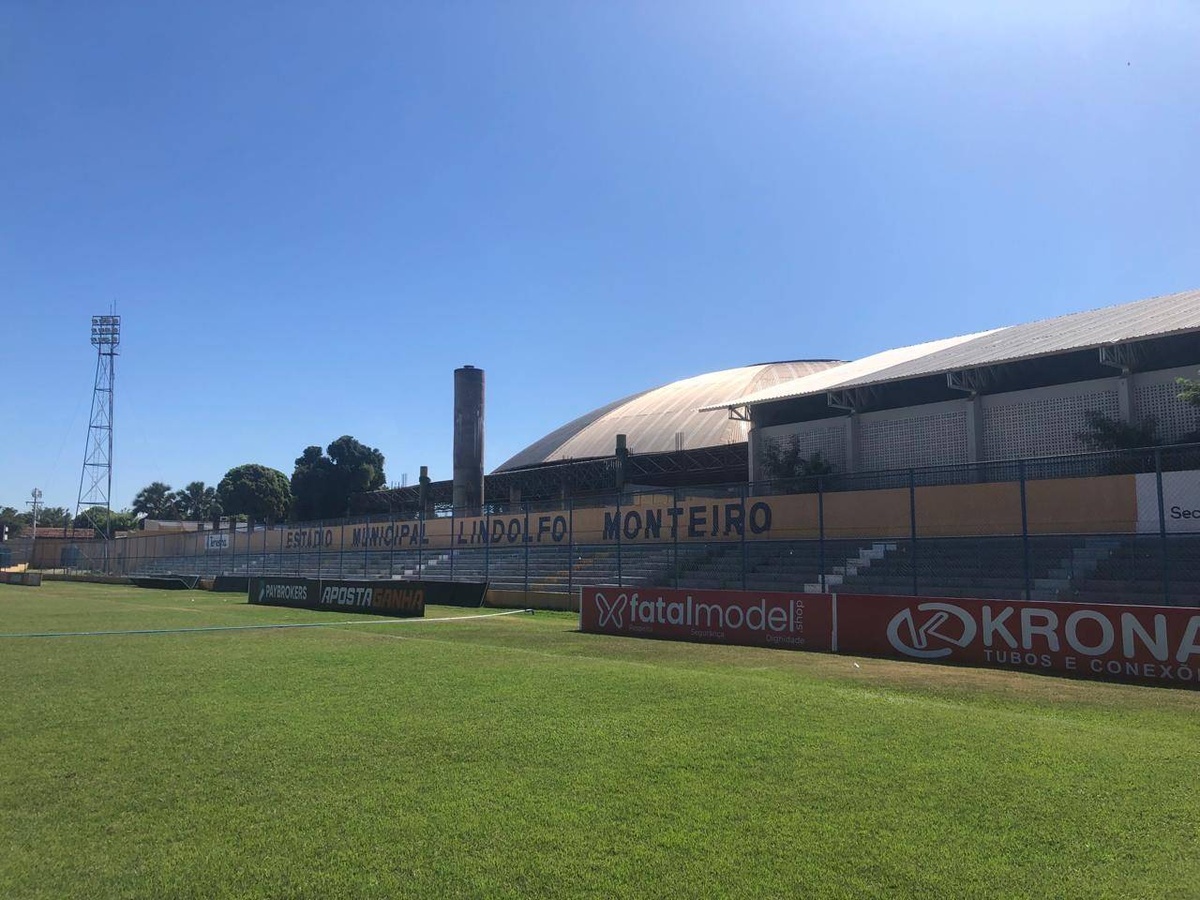 Estádio Lindolfo Monteiro