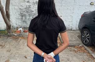 Jovem de 18 anos é presa com drogas dentro de ônibus em Teresina (Foto: Divulgação)