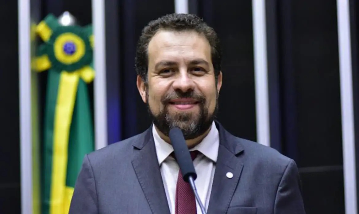 Lula anuncia Boulos como novo ministro da Secretaria-Geral da Presidência