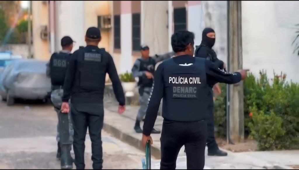 Polícia cumpre mandados contra garotos de programa e traficantes em Teresina