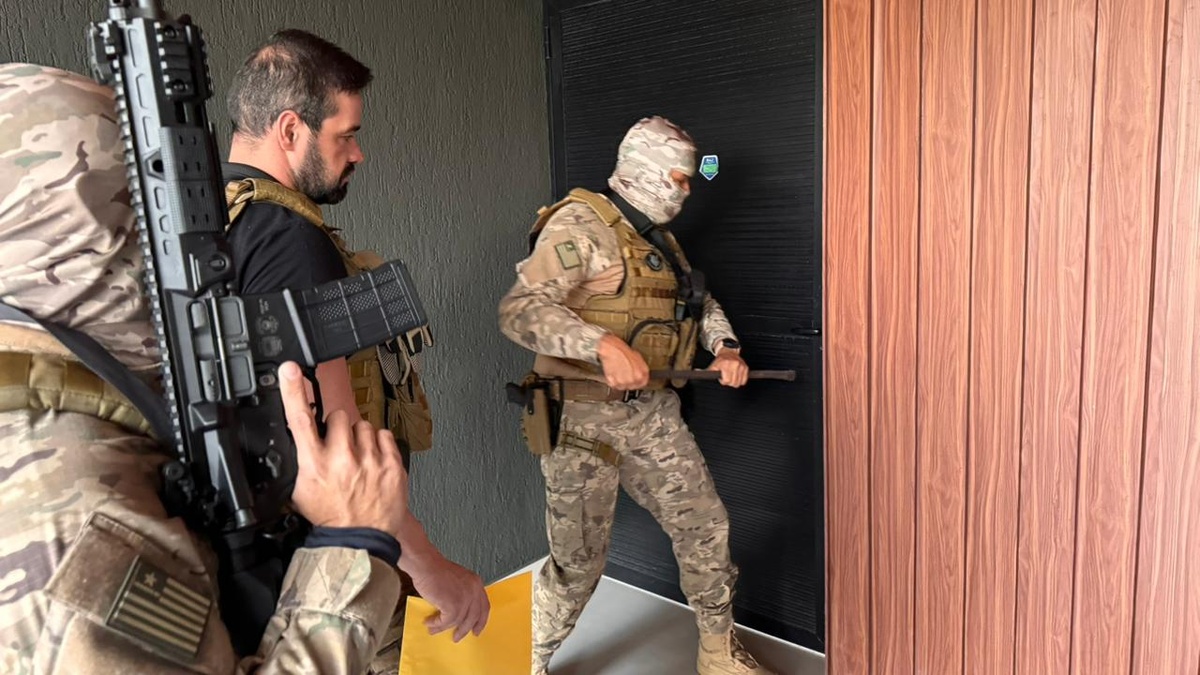 Polícia cumpre mandado contra esquema de contrabando de iphones e bebidas no PI